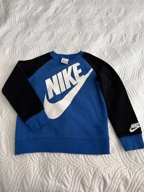 Nike Boy’s Sz. 7 Blue & Black Logo Sweatshirt